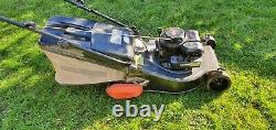 Champion Premier self propelled rear roller petrol lawn mower and grassbox