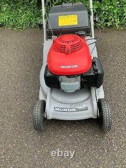 Honda HRB425c Self Propelled Rear Roller Lawnmower with grass bag