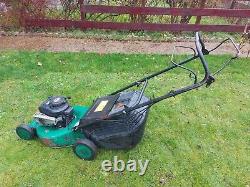 Self propelled QUALCAST petrol lawnmower whit briggs and stratton engine